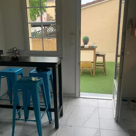 Maison 10/12 Pers Tres Proche Circuit *